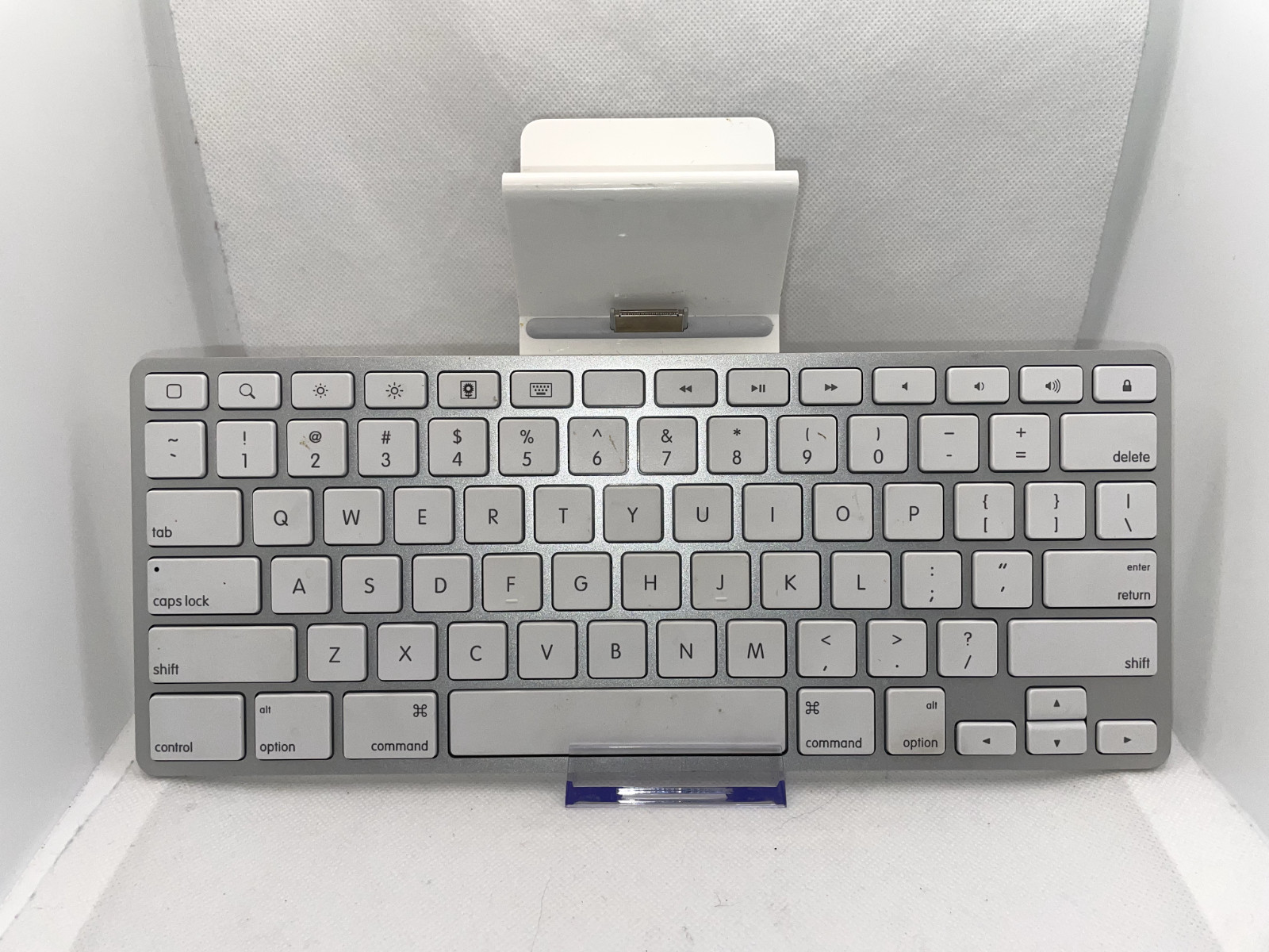 Apple iPad Keyboard Dock A1359 30-Pin 1st, 2nd Generation iPad Accessory