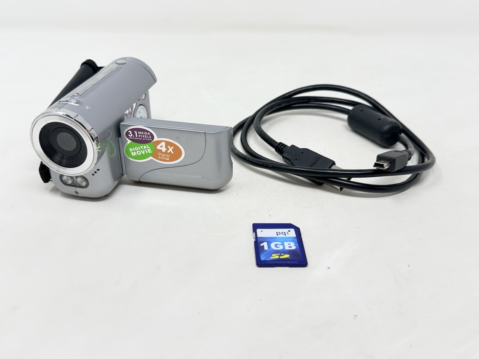 Global DV 136ZB 3.1MP Mini Digital Video Camera w/1GB SD Card & USB Cord - Works