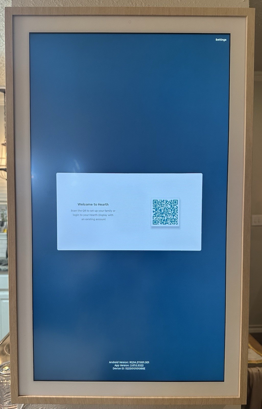 Hearth Display Inc. Light Wood 27" LCD Digital Photo Frame DC 12V