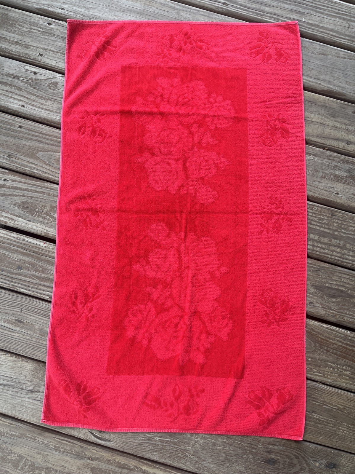Vintage Bright Red Textured Roses Bath Towel 42x24
