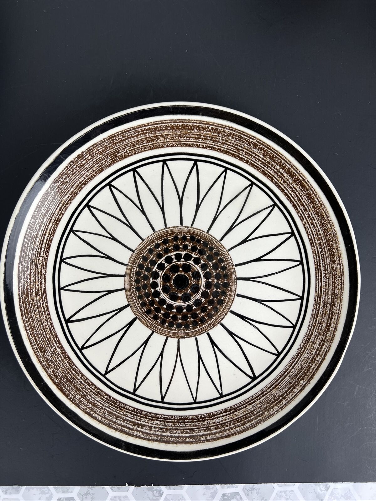 vintage mid century pottery plate sunflower design 70s brown 11.5” Platter