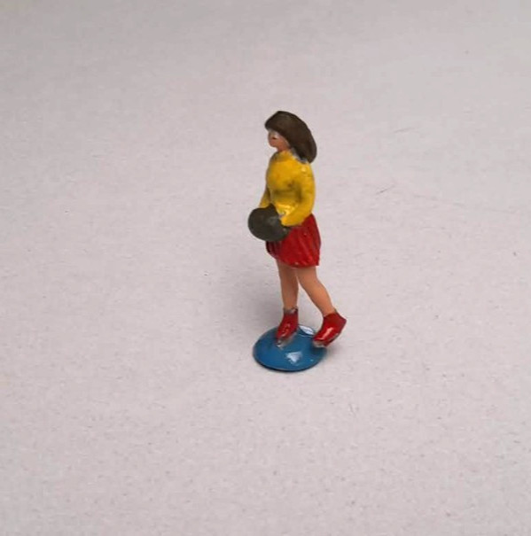 Young Skater 1/32 Lead