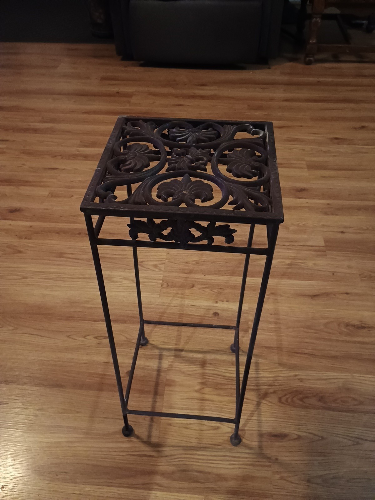 Vintage Decorative Patina Cast Iron Flower Stand 