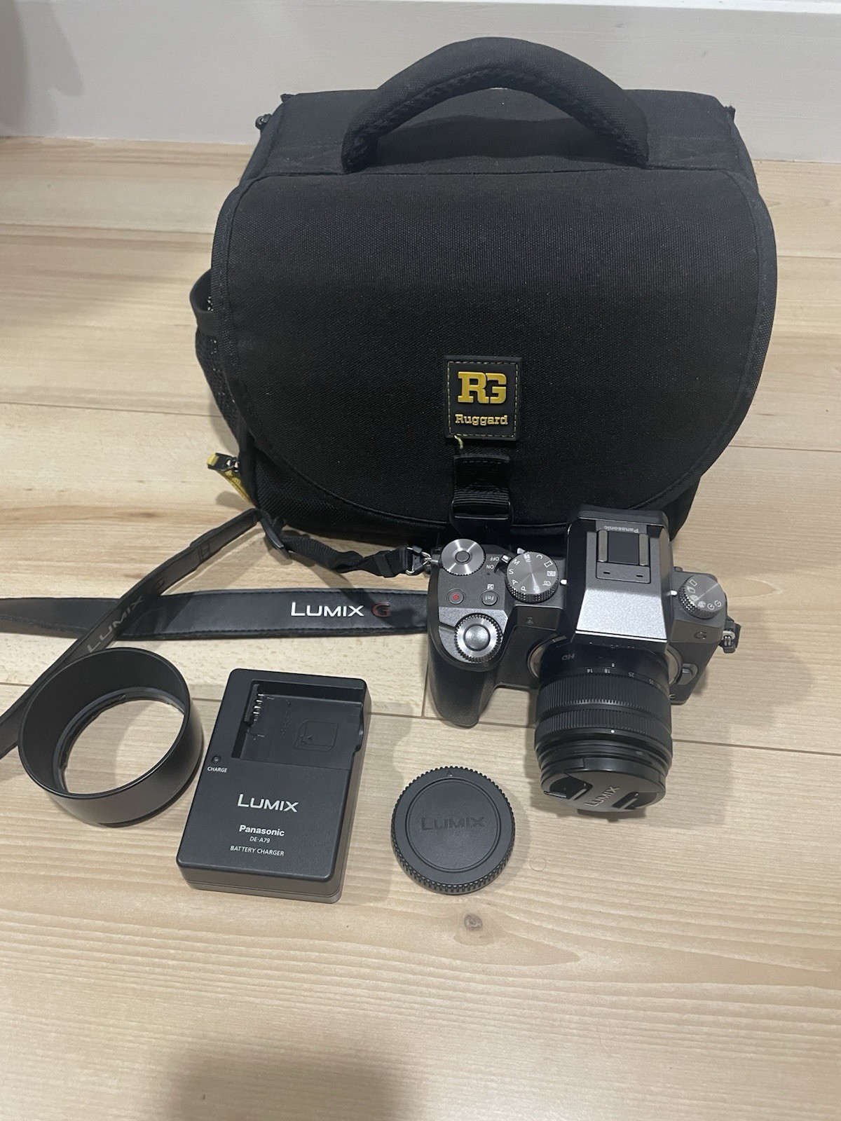 Panasonic LUMIX G7 4K Camera/Lens/Bag Bundle (Grey)