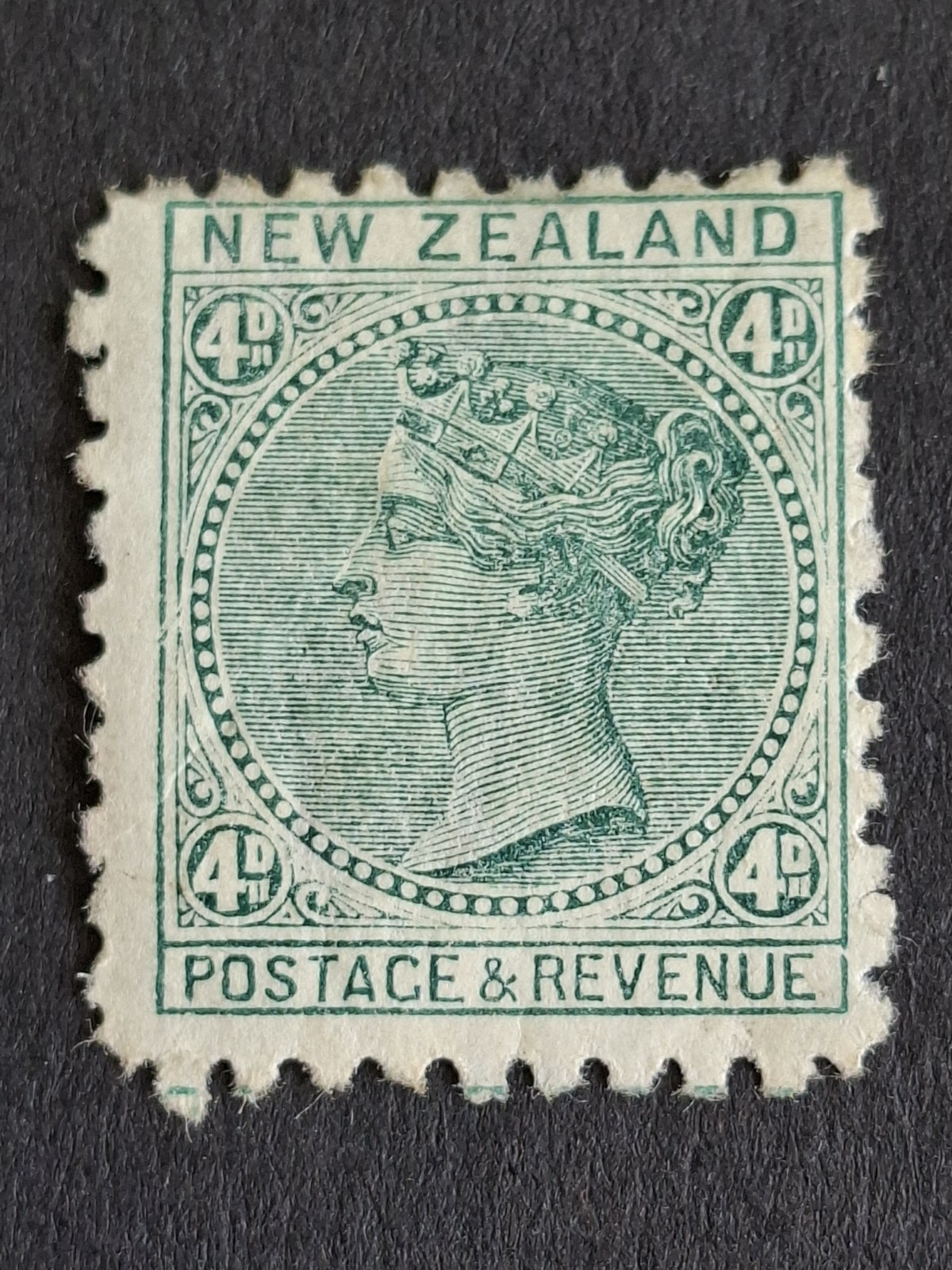 NEW ZEALAND 1882 - MINT HINGED "5d GREEN - SECOND SIDEFACES"