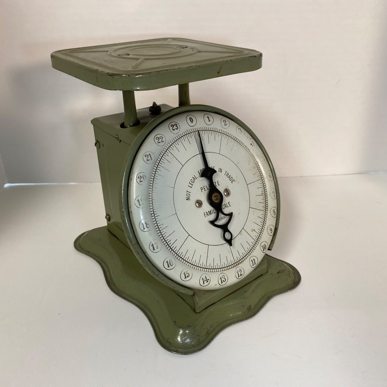 Antique Pelouze Vintage Kitchen 24 LBs Family SCALE • Green Metal