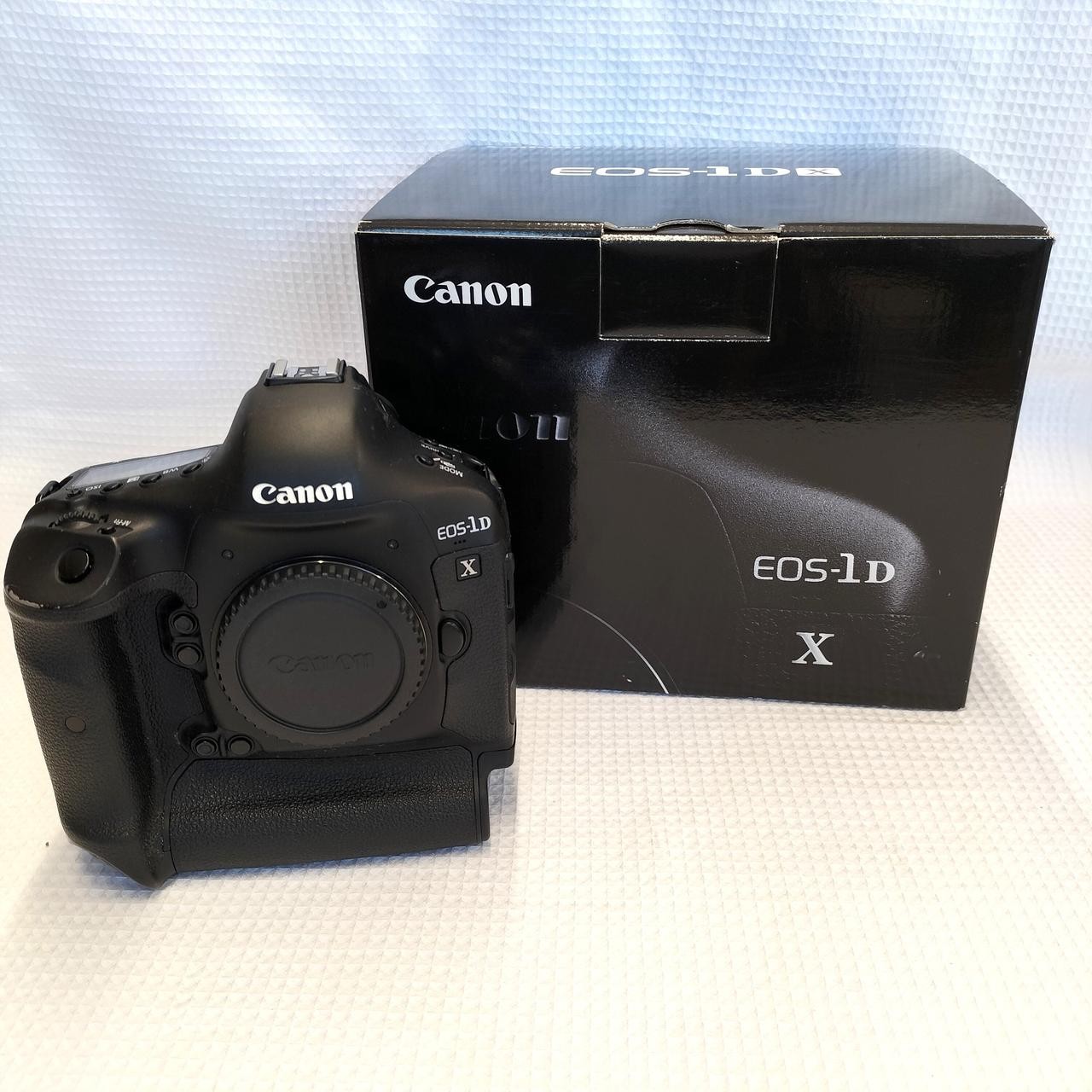 Canon EOS-1D X DSLR Camera with Charger, Strap, Box Used From Japan