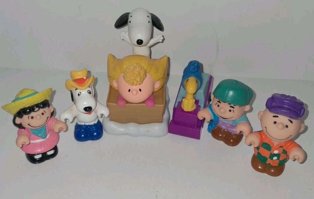 6 McDonalds Peanuts Happy Meal Figures - Snoopy, Lucy, Woodstock, Linus