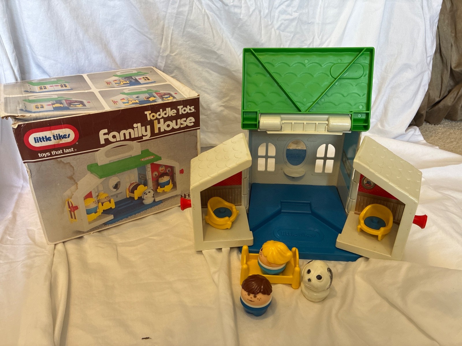 Little Tikes Toddle Tots Family Play House Vintage 1980s W/ Figures & Bed