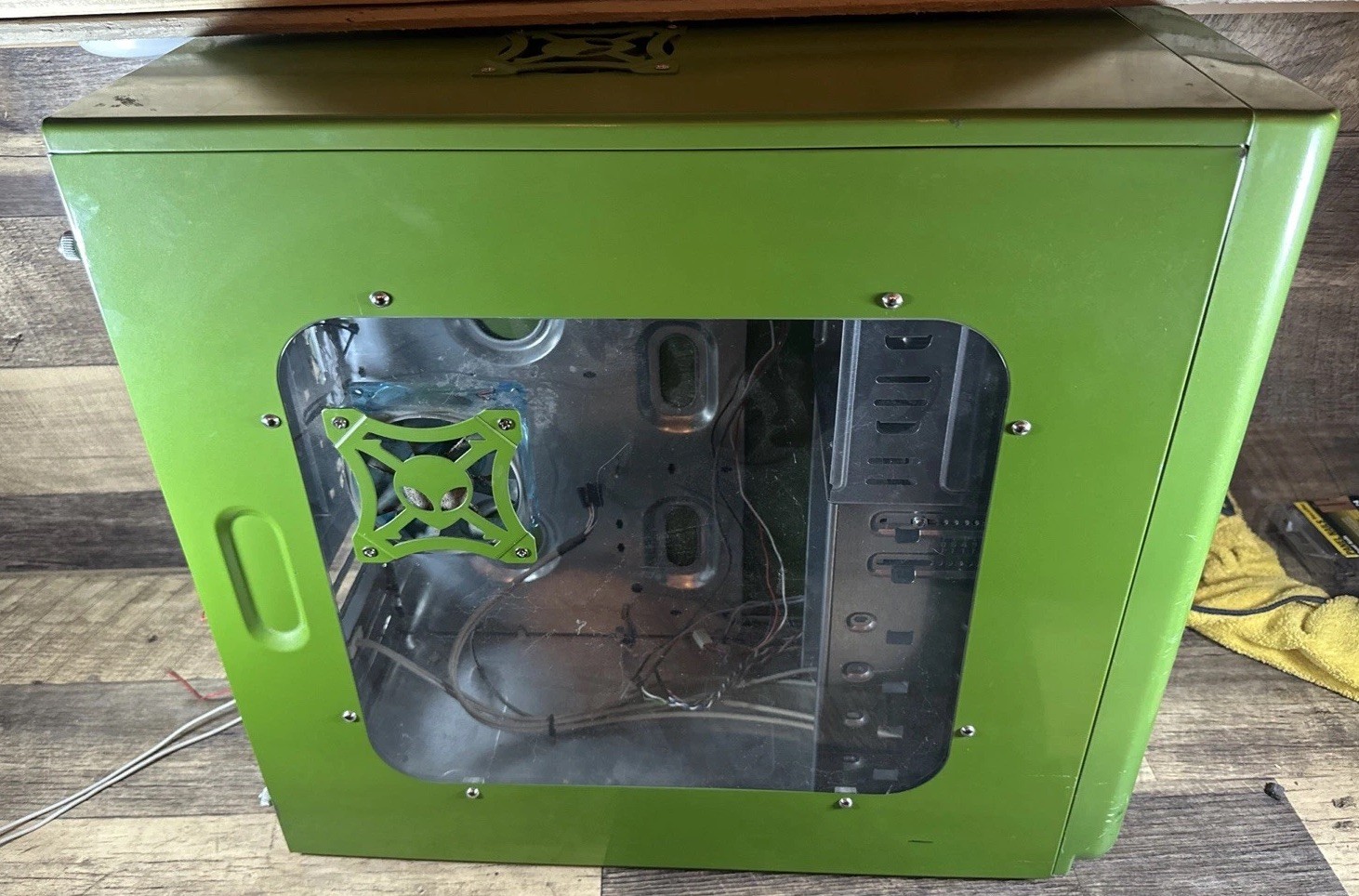 VINTAGE GREEN apevia-x-gear atxb5klw Tower Only For Parts/repair/project