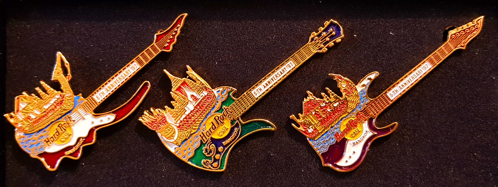 BANGKOK 6th ANNIVERSARY THAI ROYAL BARGE BOAT GUITAR SET Hard Rock Cafe 3 PINS