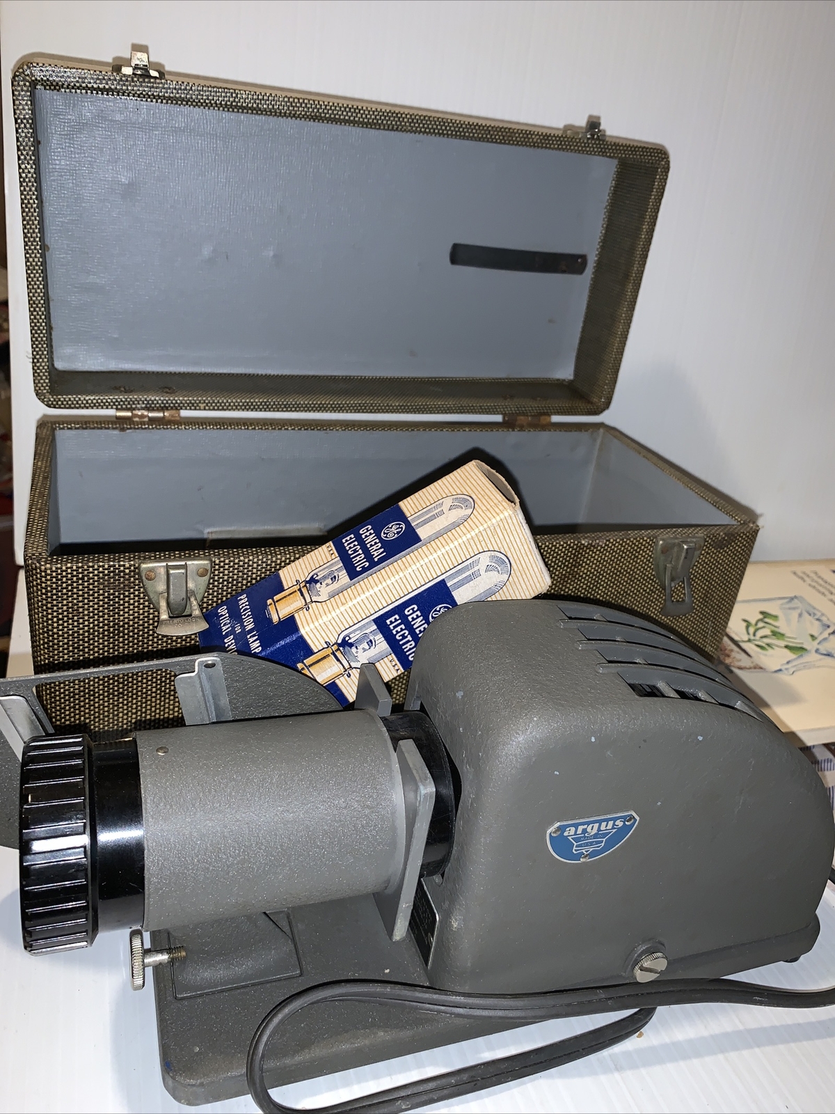 Vintage Argus Slide Projector 4 Inch Projection Anastigmat F 3.5