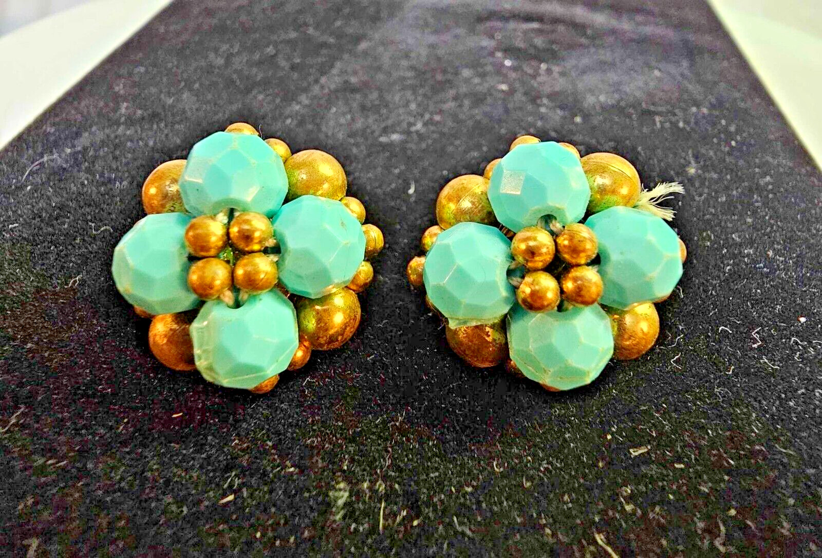Vtg Screwback Earrings Goldtone round beads & faux turquoise flower- S65