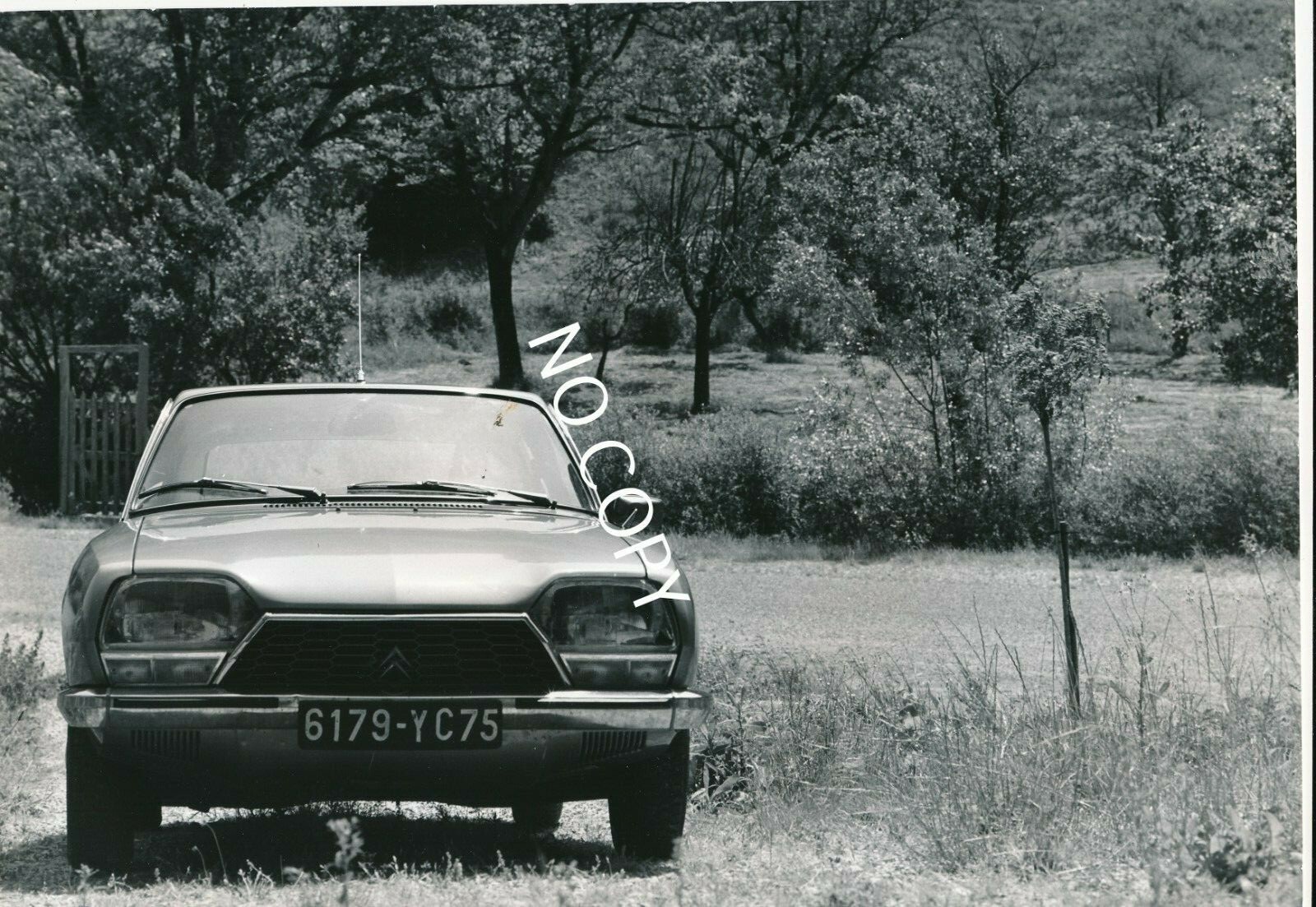 Manufacturer Archive XL Photo 70/80J Automobile Auto Vehicle - Citroen CX or GS? C1.72