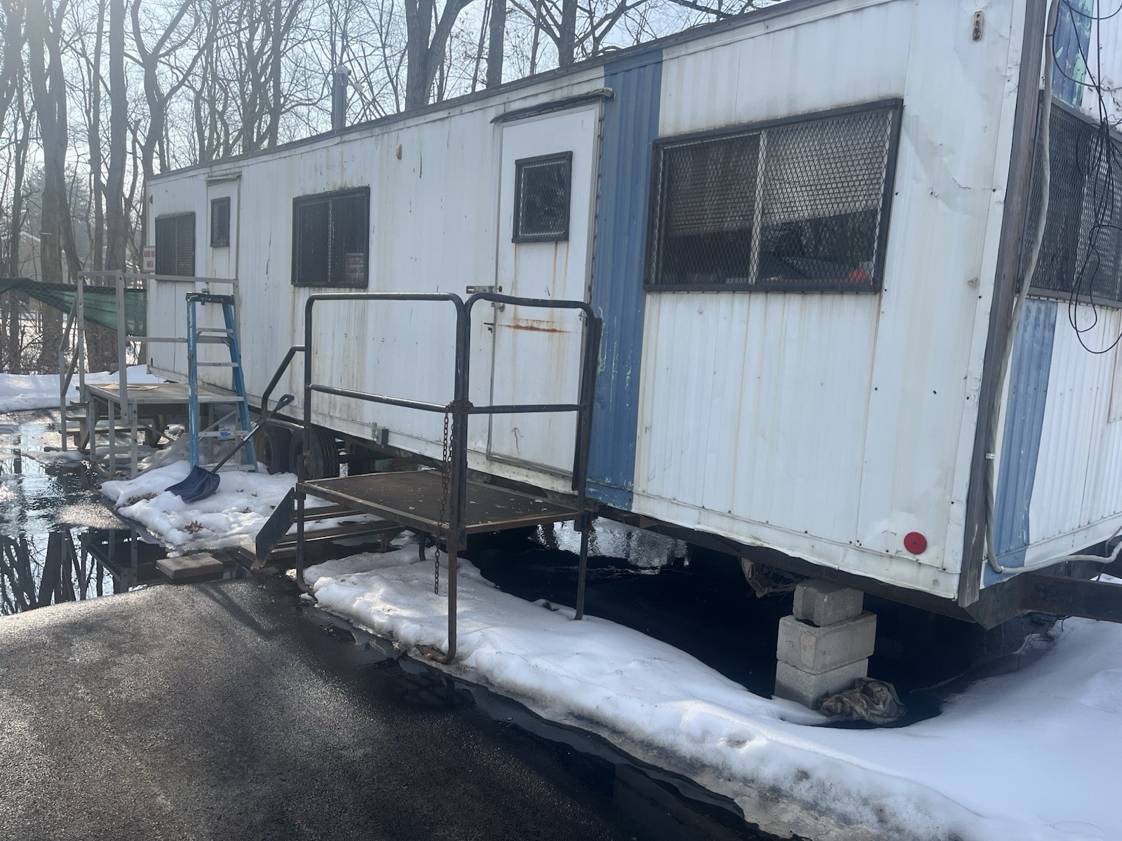 Mobile 2 Office Trailer with meeting room 32x8. For onsite Office work / storage