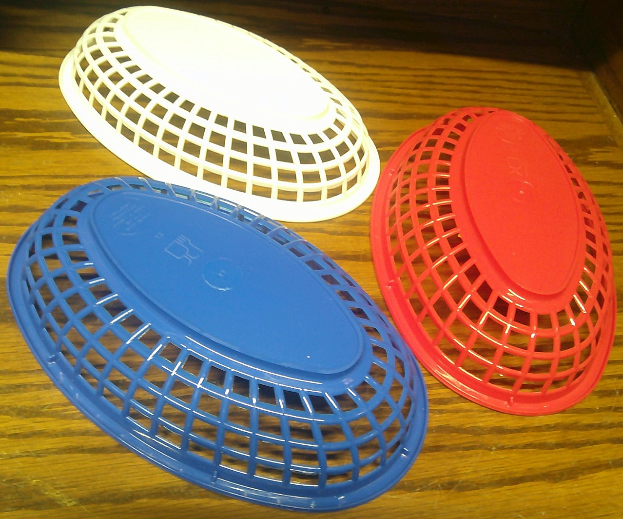 Red/White/Blue Plastic Oval Restaurant-Style Serving Bread Basket 9.5x6x2  1058