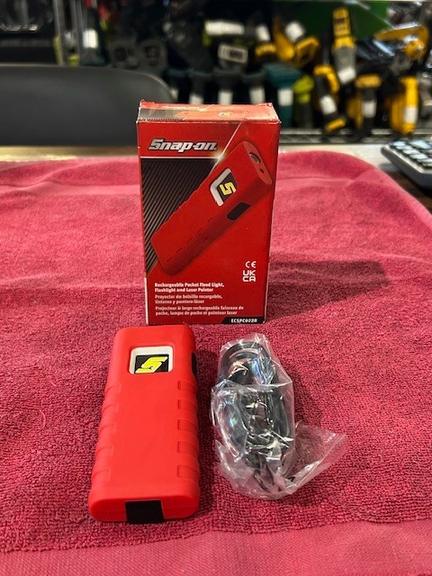 SNAP-ON TOOLS RECHARGEABLE POCKET FLOODLIGHT, FLASHLIGHT ECT. MODEL: ECSPC022R