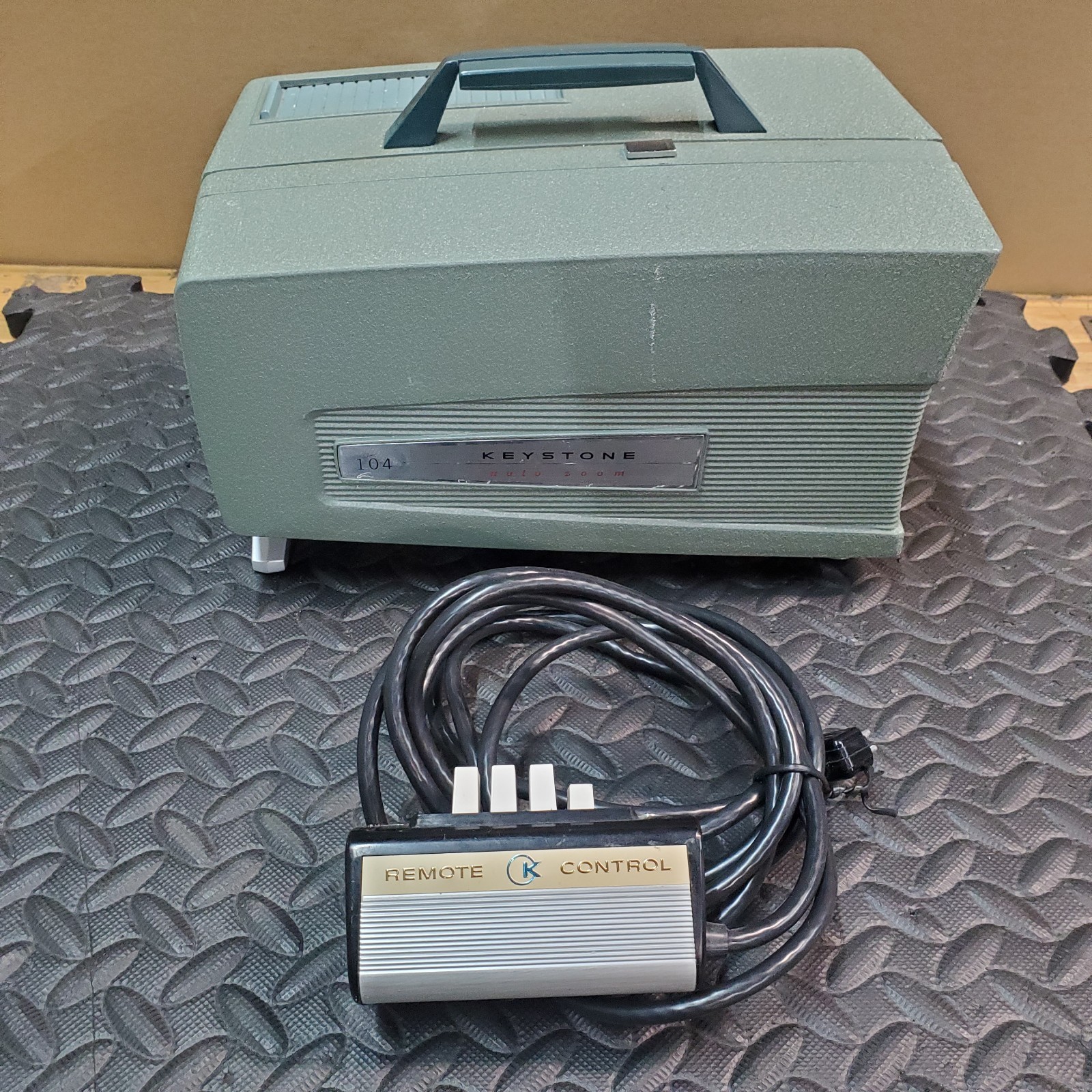 Keystone K-104 8mm Auto Zoom Projector