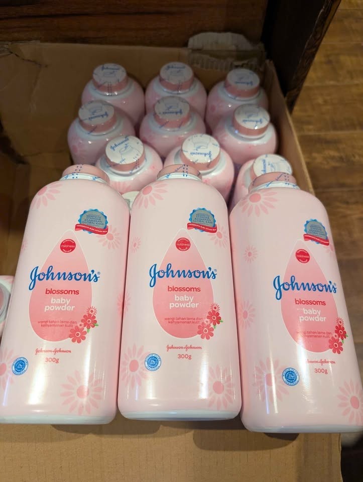 21 x Bottles of Johnson and Johnson Blossoms Baby Powder 300g Real Talc / Talcum