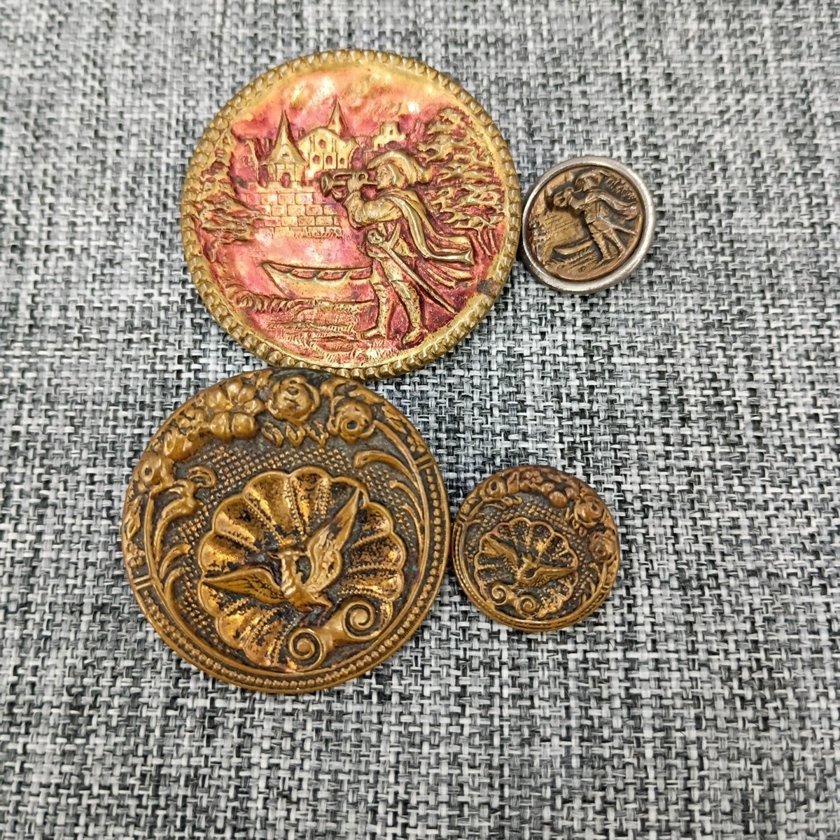 Antique Vintage Brass Metal Picture Buttons Trumpeter of Sackingen Floral Bird