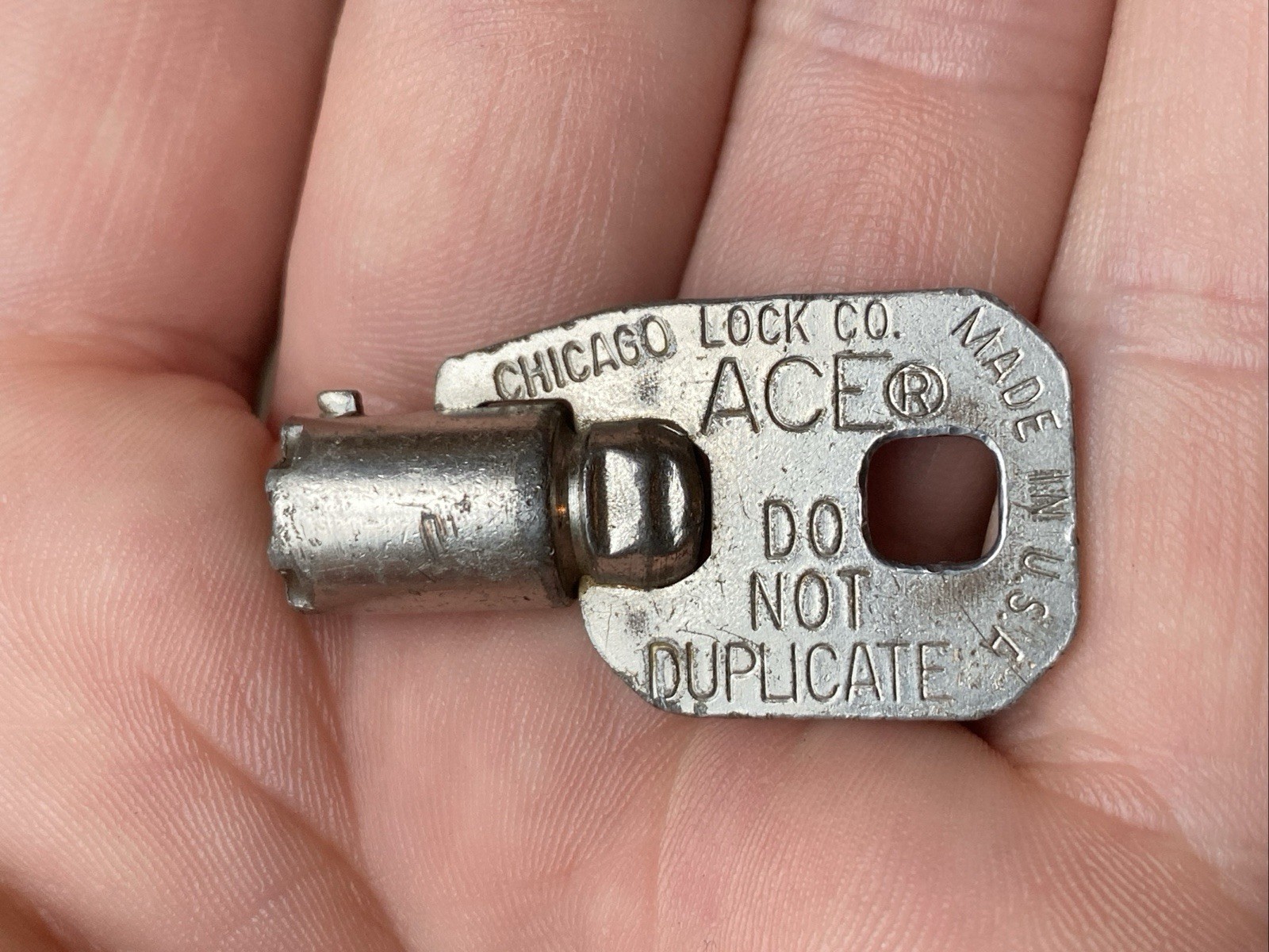 Vintage ORIGINAL HMC-20792 VENDING MACHINE DOOR KEY ACE CHICAGO LOCK CO.  Key