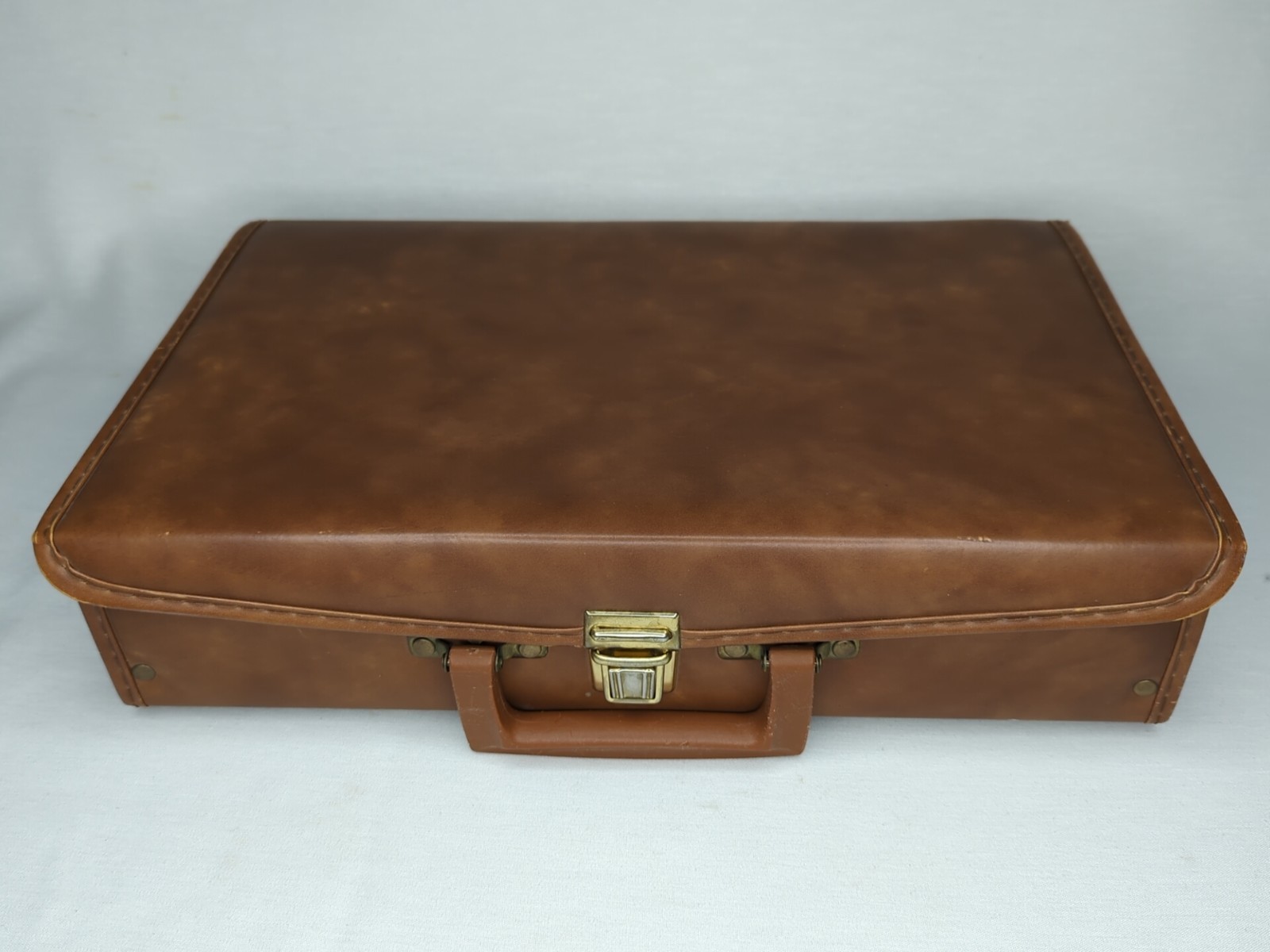 Vintage Service MFG Co. Cassette Carrying Case Brown Vinyl Faux Leather 24 Slot