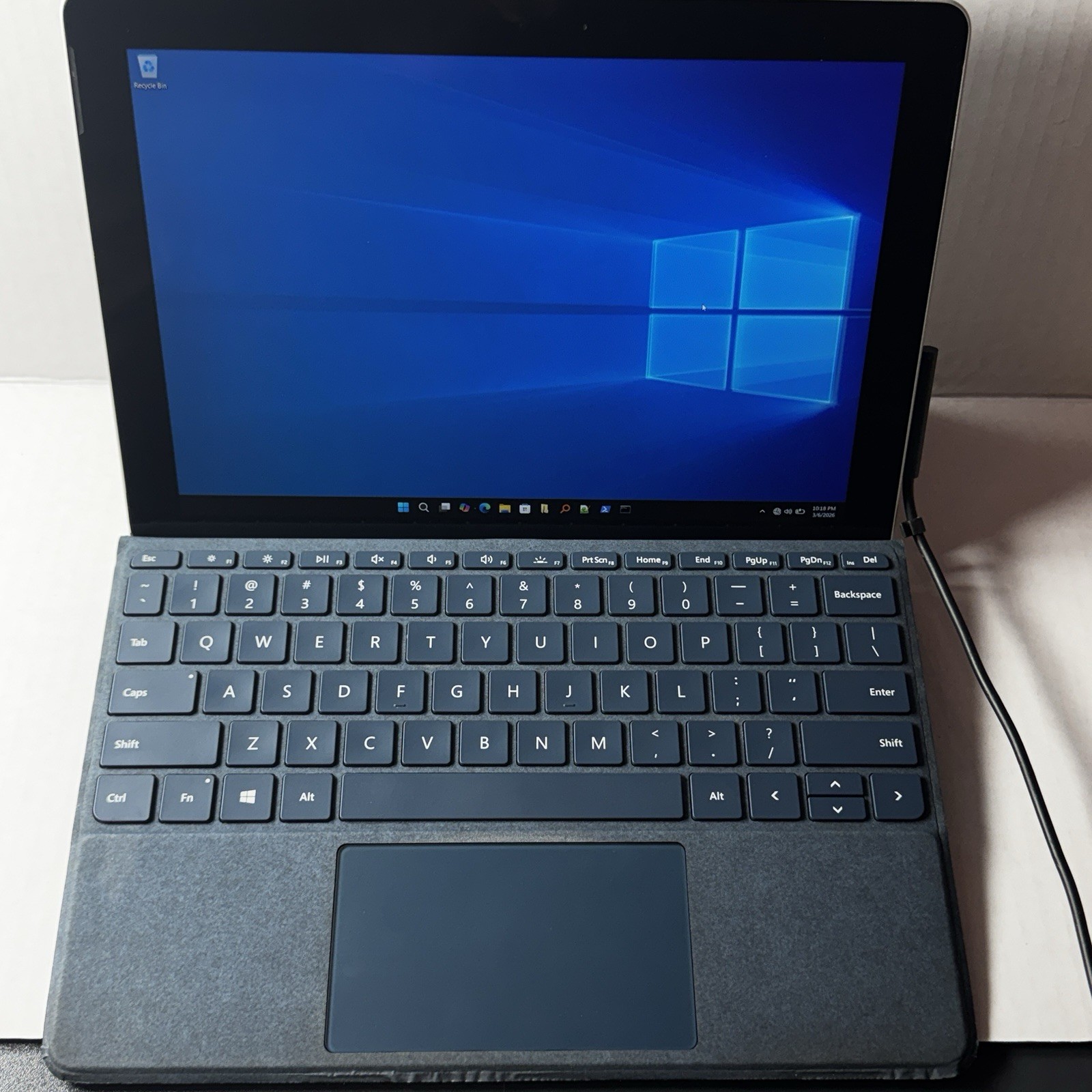 Microsoft Surface Go - 10", Wi-Fi - 4GB RAM 64GB - Silver - Good Condition