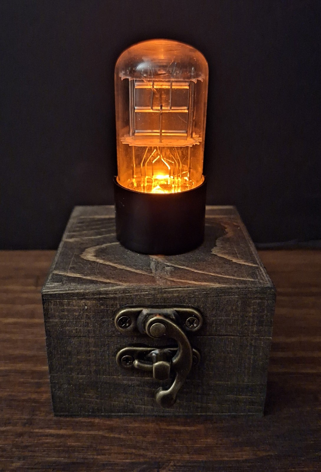 Old Vintage Radio Lighted Vacuum Tube - Novelty Night Light / LED Amp Desk Lamp