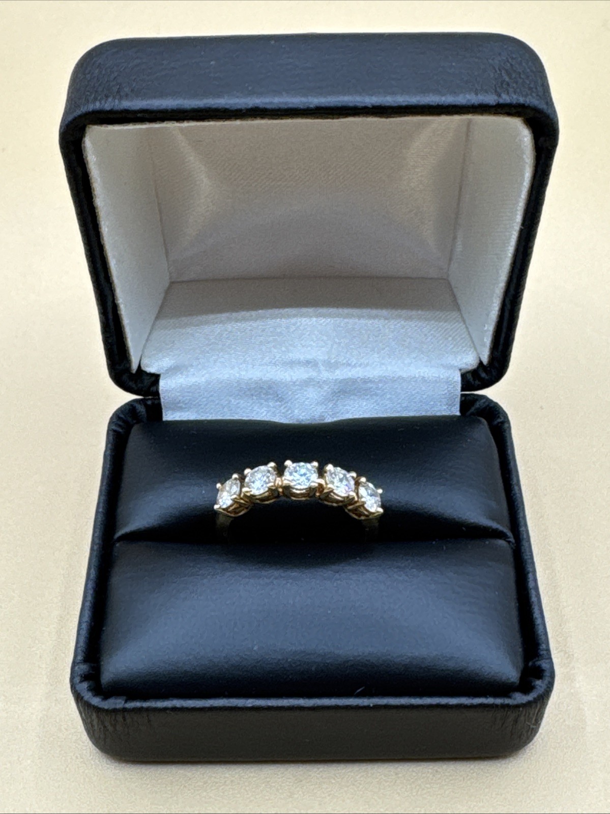 18k Gold Wedding Band W/1.25 Carats In Diamond Size 6 Weight 3.4 Grams