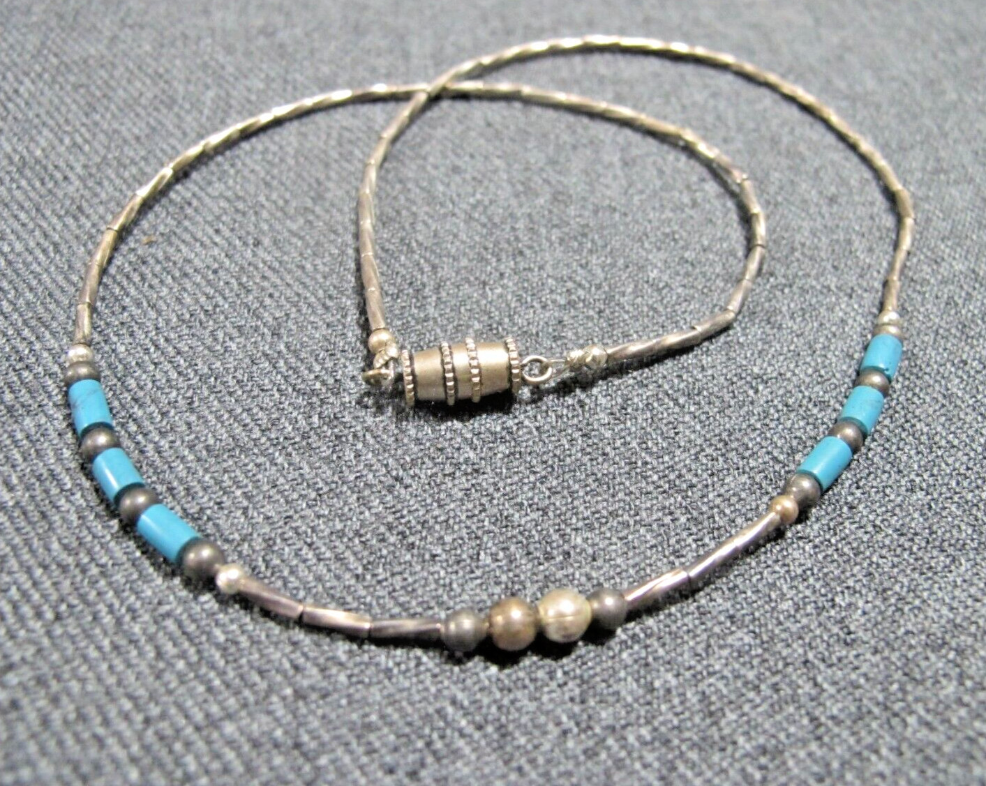 Vintage southwestern style faux turquoise liquid silver collar necklace