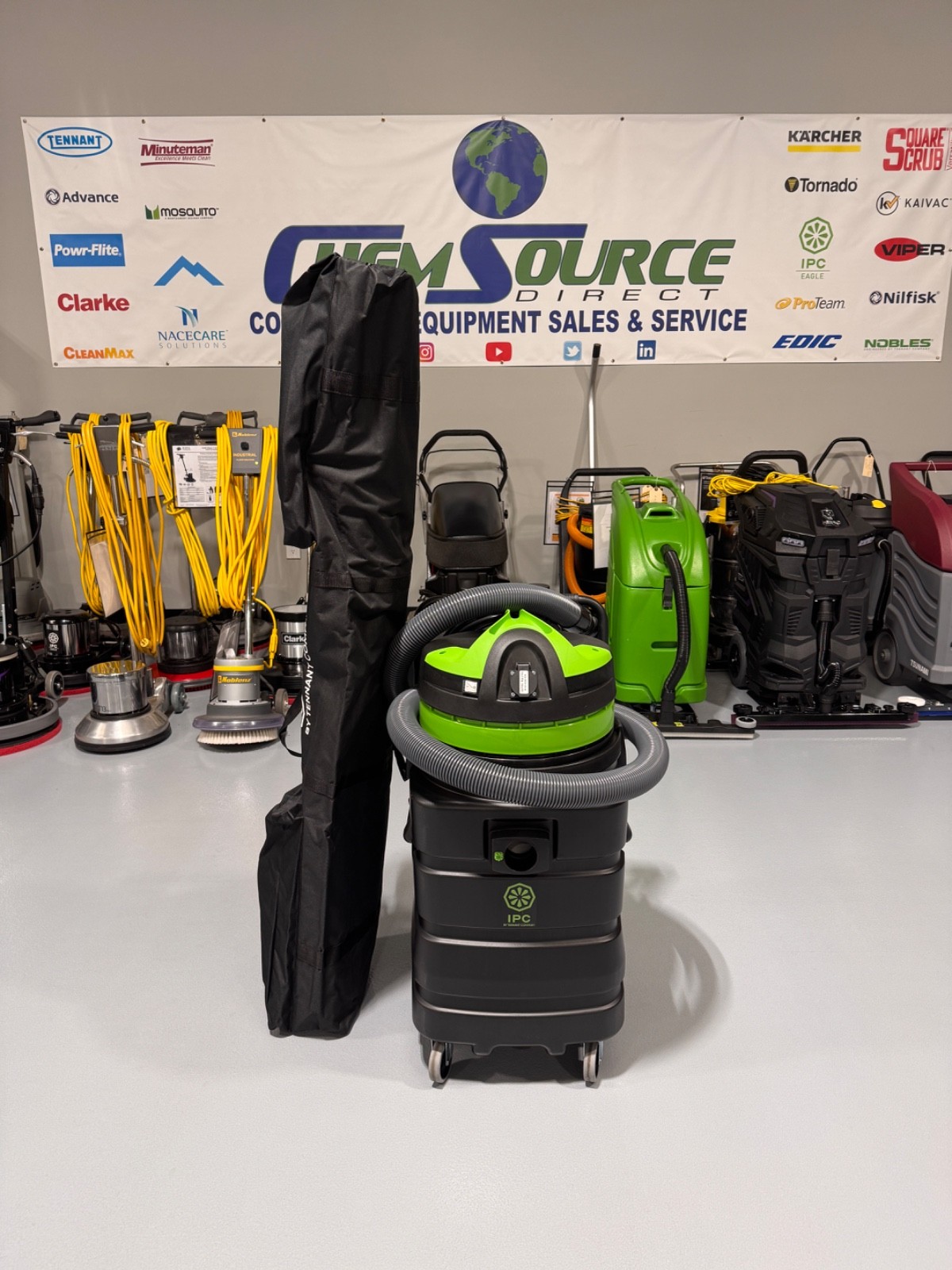 IPC Eagle Vertipro 120V 1000W 146 Cfm Indoor High Reach Dusting System