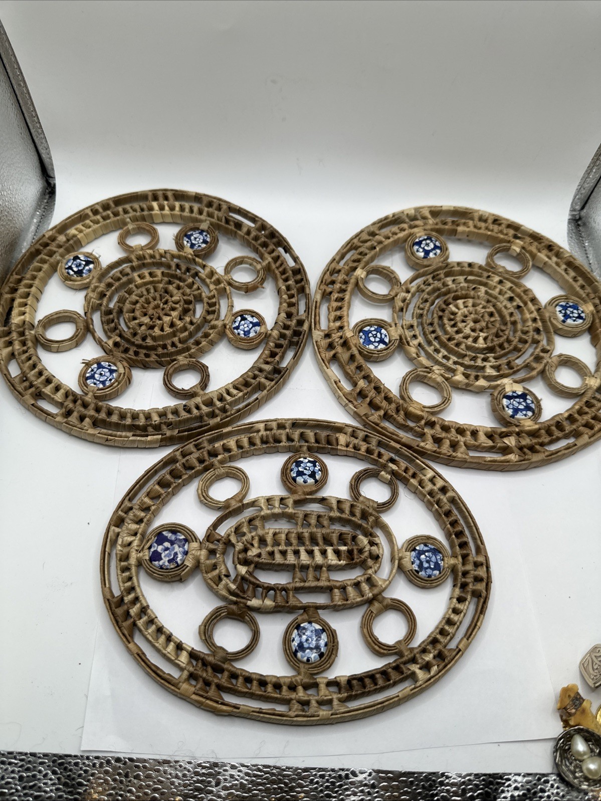 Set Of 3 Woven trivet Ceramic Blue Floral   Accents  2 8” Round 1 8” By 6” Oval
