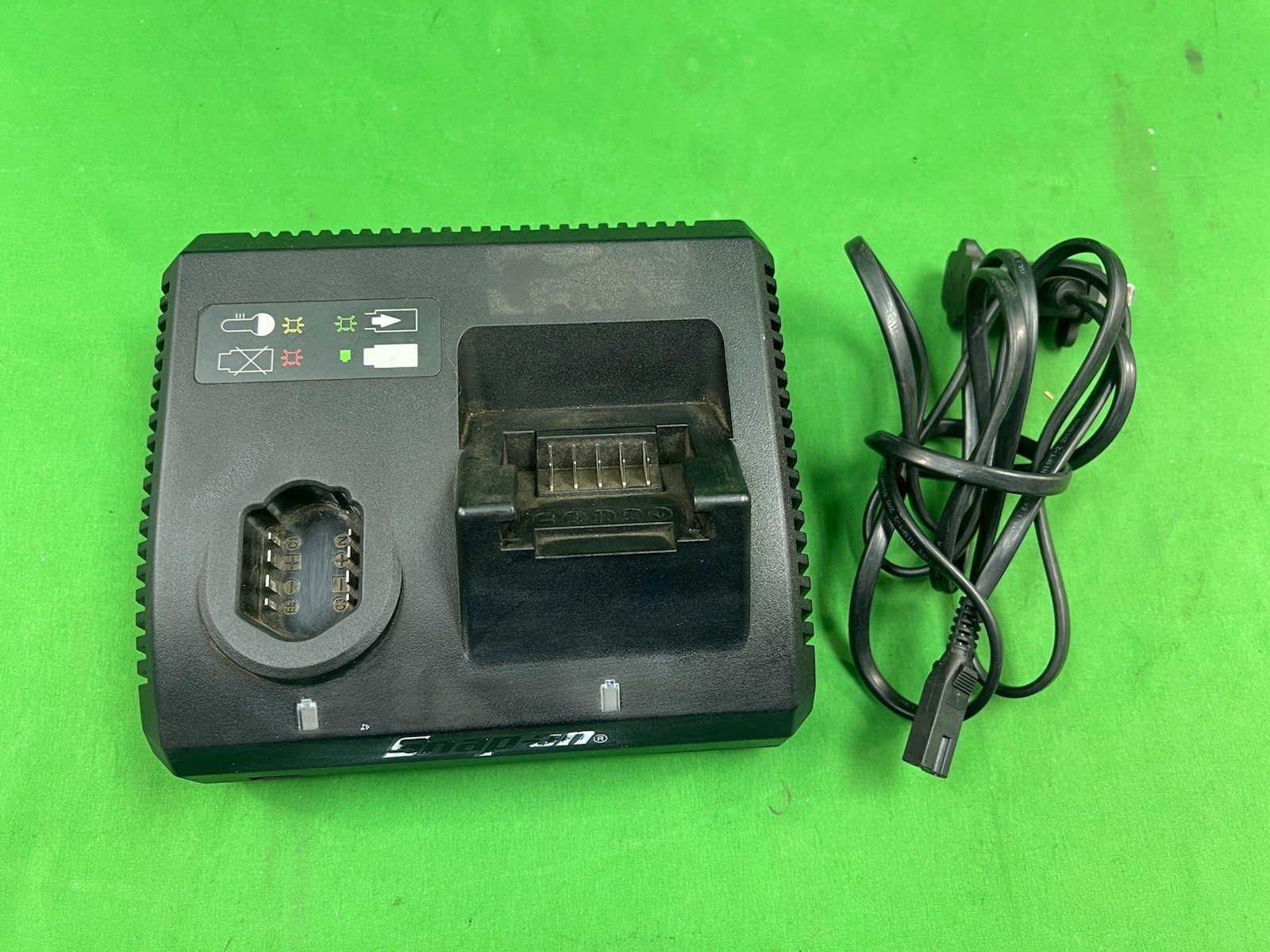 Snap-on CTC131A Battery Charger 14.4-18.0V Black with Power Cord Tested (e15)