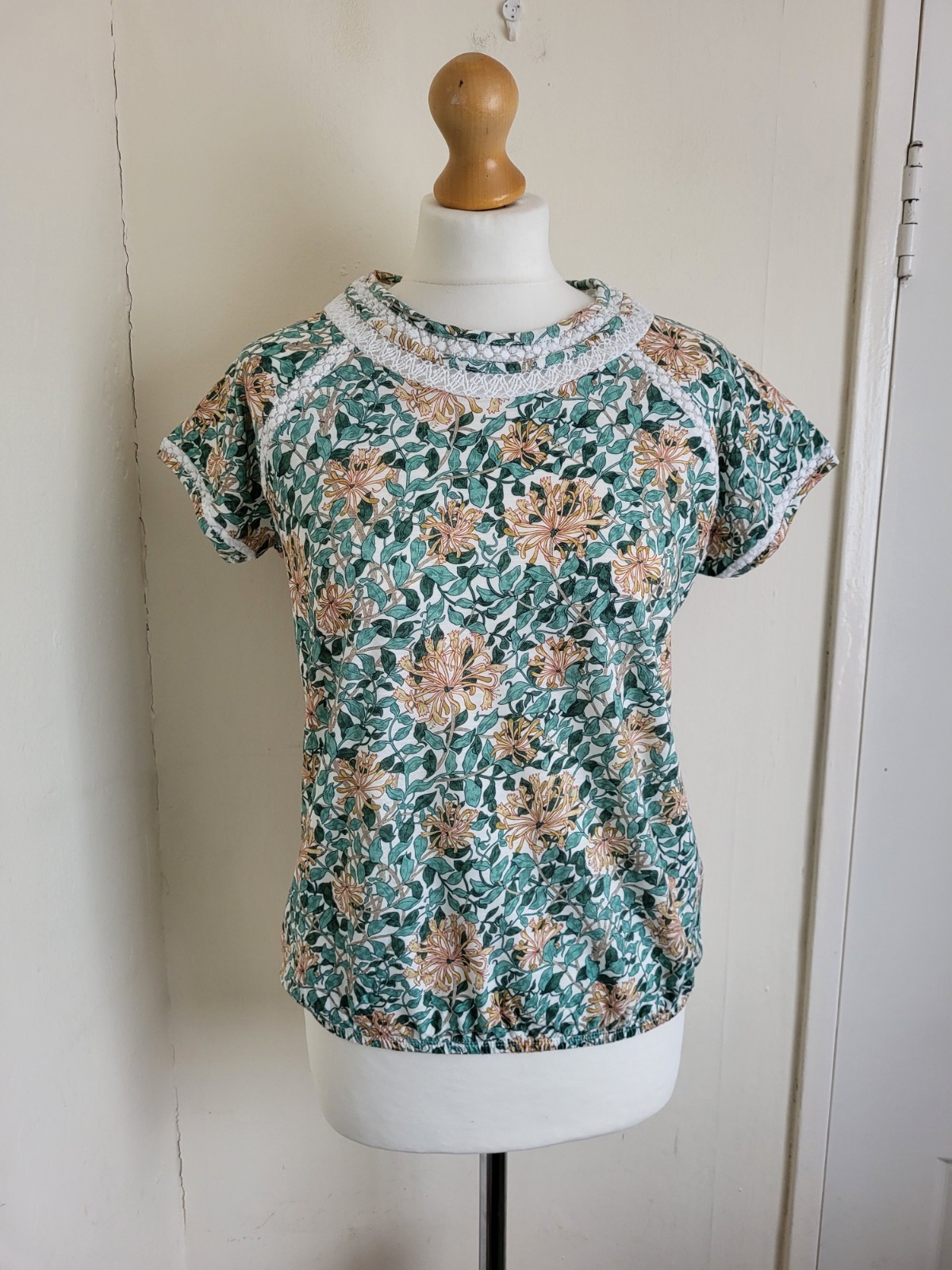 Next Morris & Co T-Shirt Ladies Size 12P Floral Print With Lace Inserts