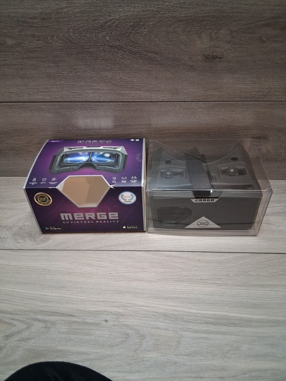 Merge AR/VR Headset Goggles Virtual Reality Apple/Android model VRG-01MG