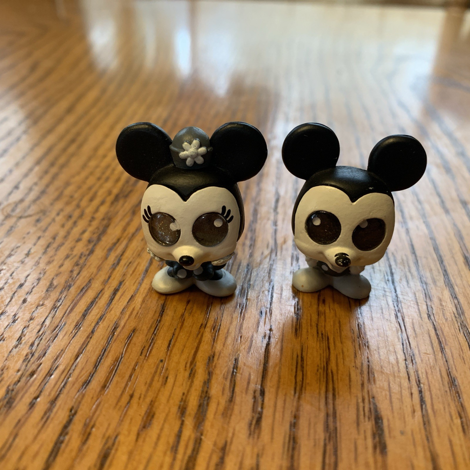 Disney Doorables Series 6 Minnie + Mickey Mouse Set Black/White LIMITED EDITION