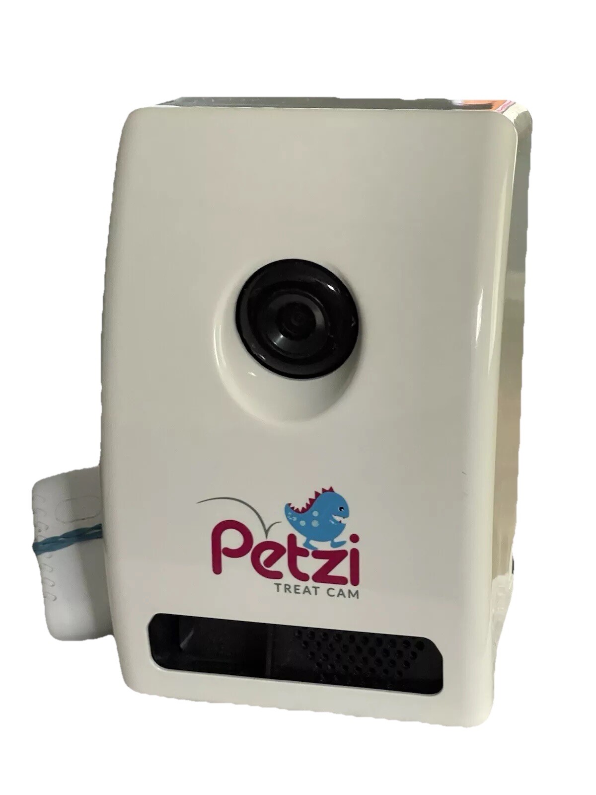 Petzi Smart Wi-Fi Audio Camera Night Vision Pet Dog Cat Treat Dispenser PET00025