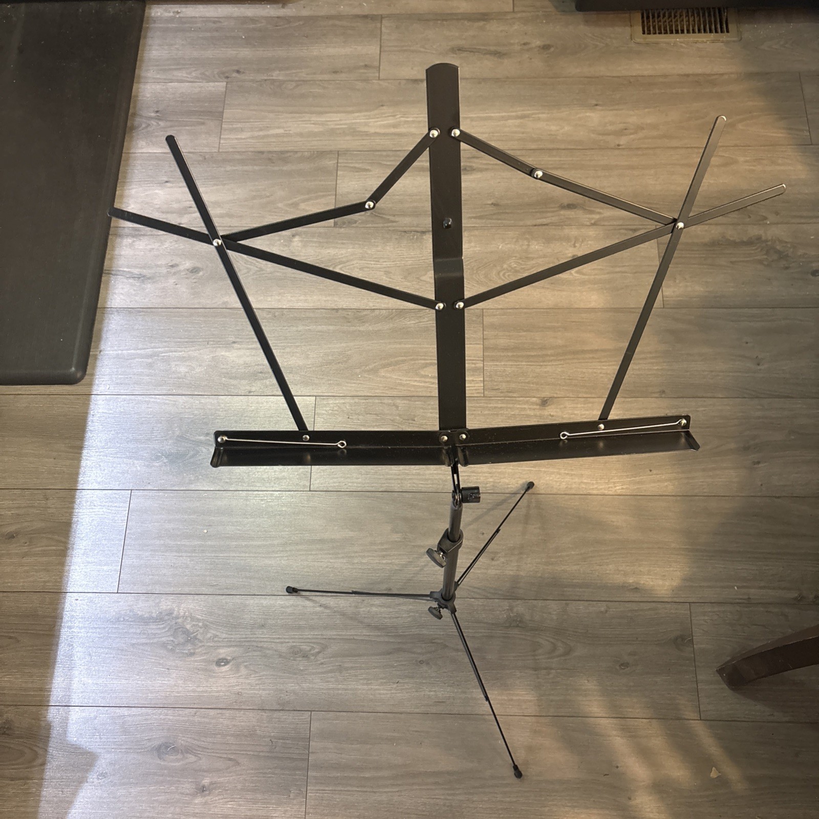 Yamaha Compact Adjustable Portable Sheet Music Stand with Soft Carry Case.