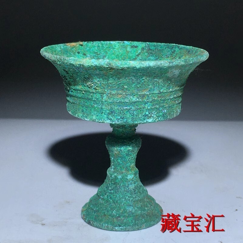 Be unearthed Old bronze ware, candle holder, fragrant oil lamp, deep pit, green