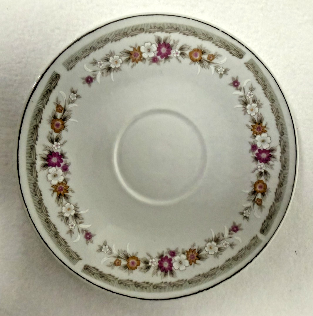 White saucers with flowers 6" (4)