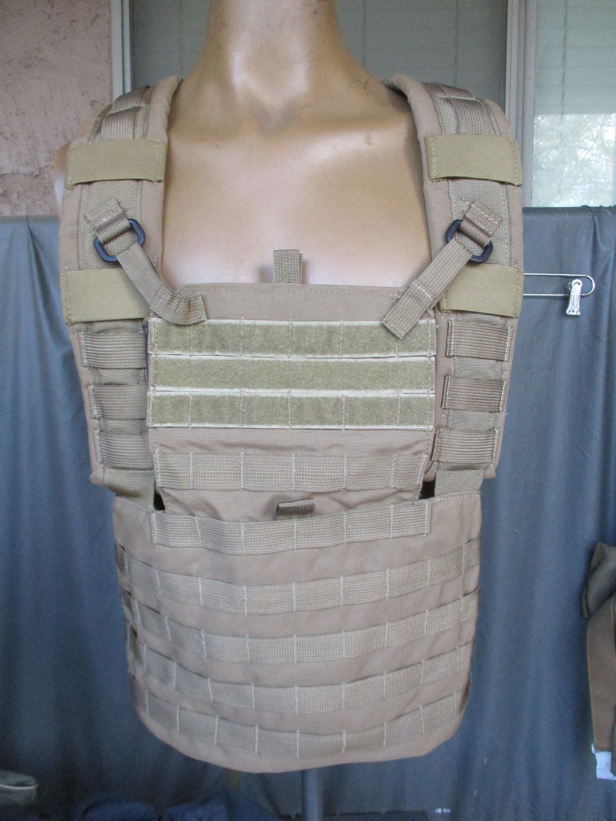 Oldgen LBT model 9040A Coyote FLC, TACTICAL RECON VEST, Unused