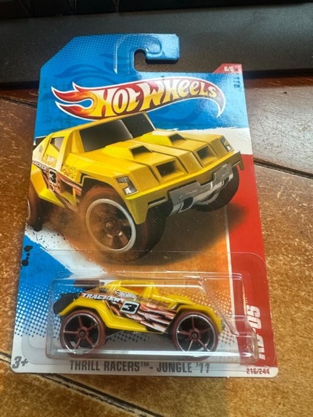 2011 Hot Wheels Thrill Racers - Jungle RD-05 #216 Yellow