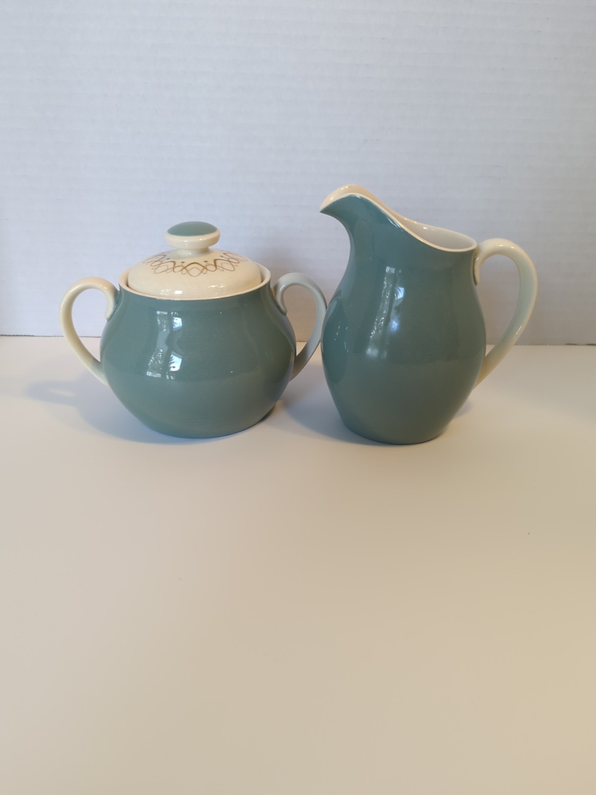 Royal Doulton Dessert Star Creamer & Sugar  Bowl Displayed Only  c1954-64