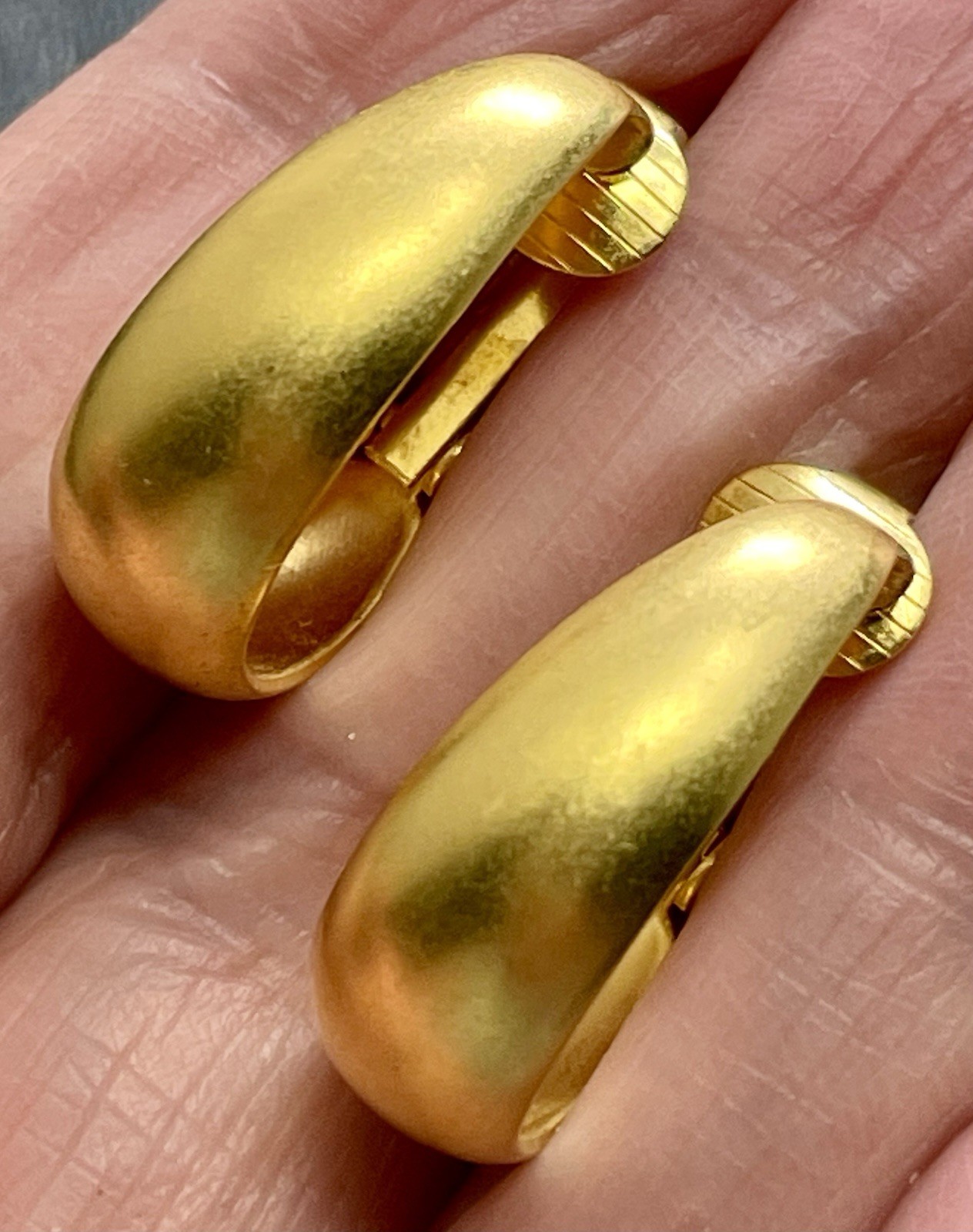 Vintage Matte Gold Tone Metal Retro Clip Earrings