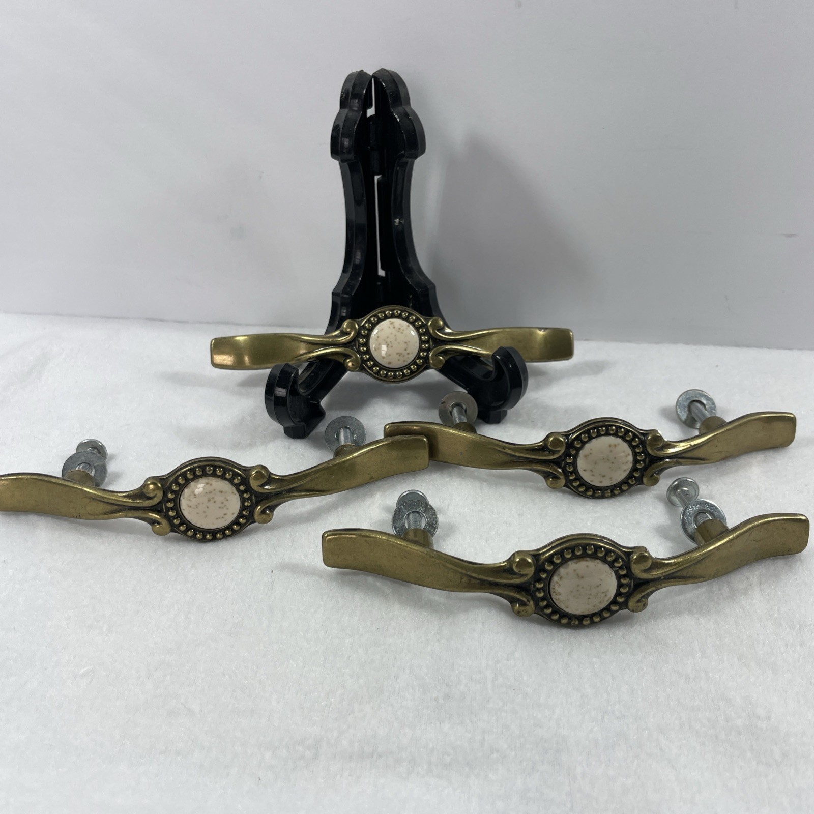 Vtg 4 Amerock Drawer Pulls With Speckled Ceramic Center.