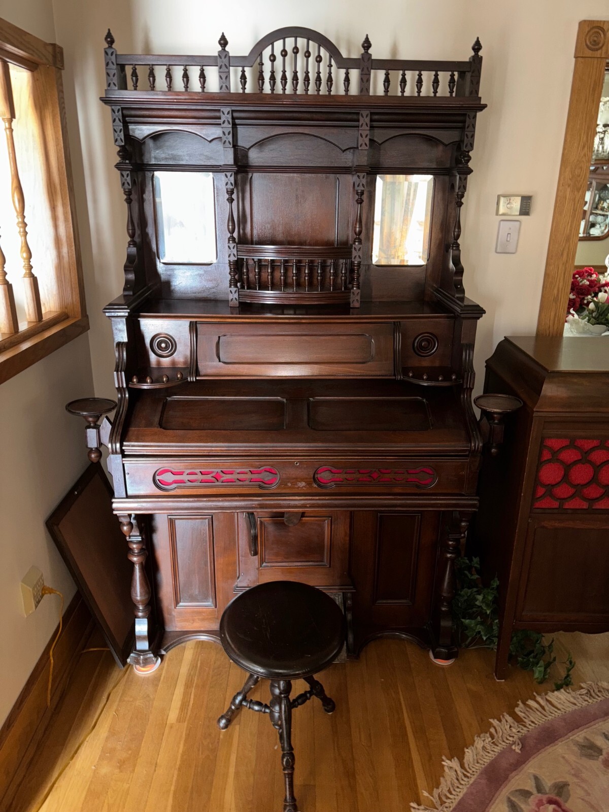 1895 M.P. Moller Antique Pump Organ in Good-working Condition