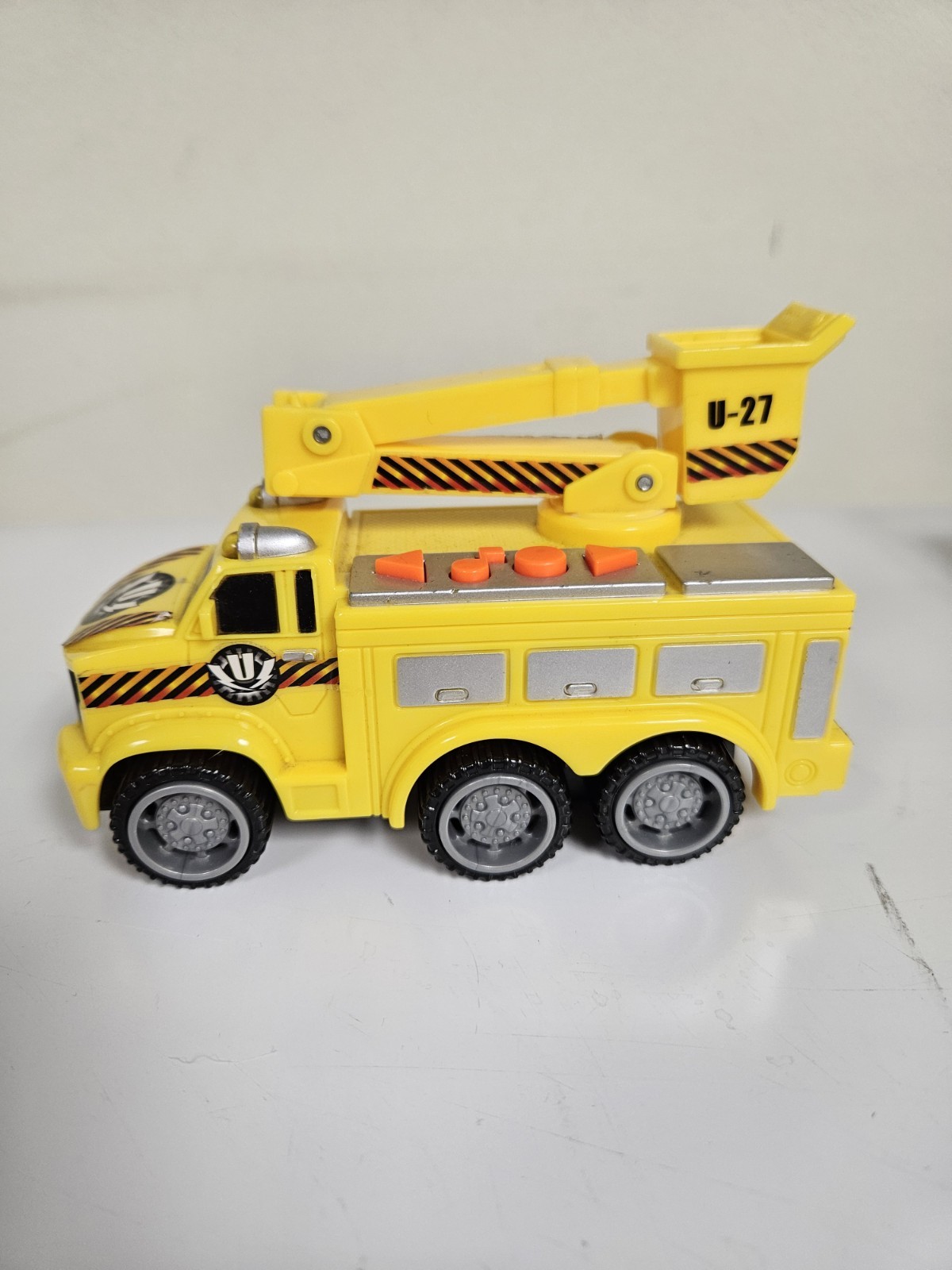 Toy State Industrial Road Ripper City Service Fleet Utility Truck Works