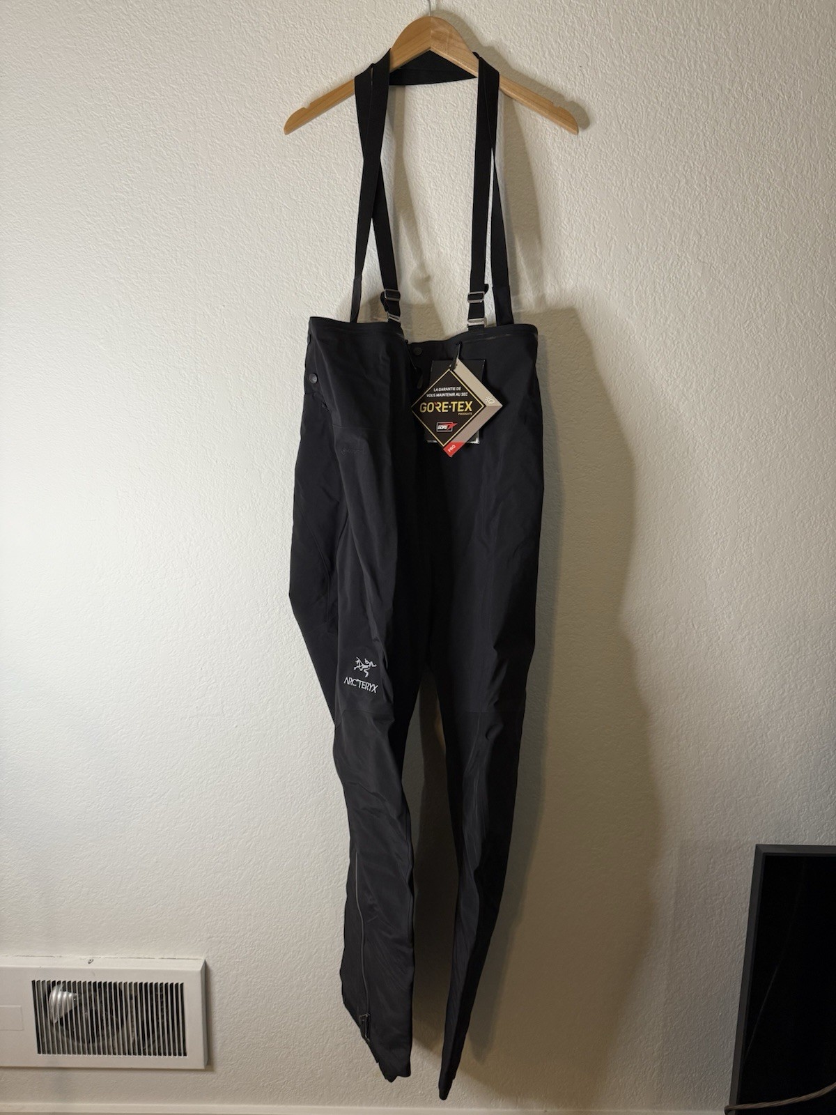 Arc’teryx Men’s Beta SV Bib Pant Pro Shell Large Black