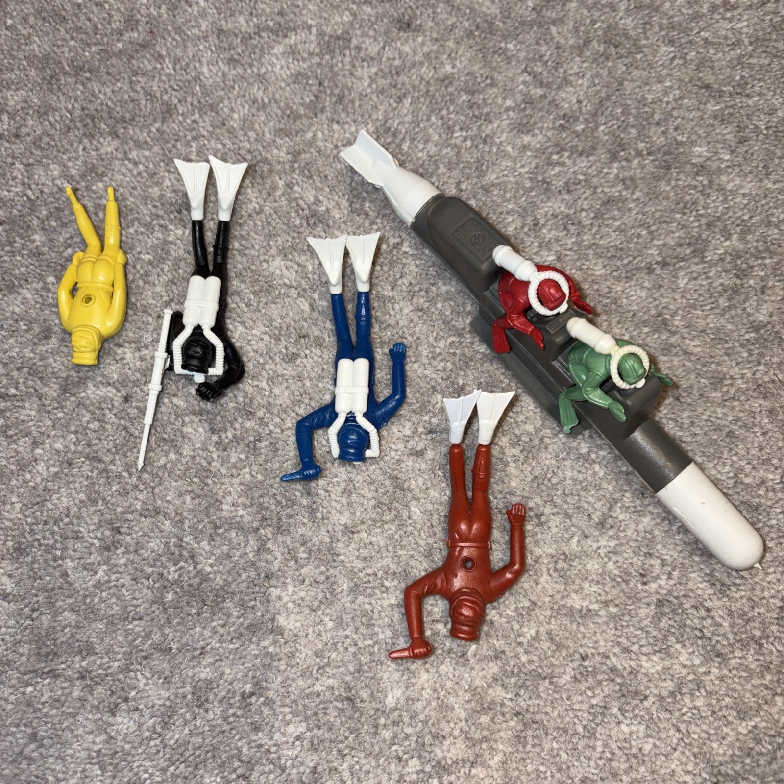 Vintage Scuba diver Frogmen x 6 plastic figures Toy soldiers