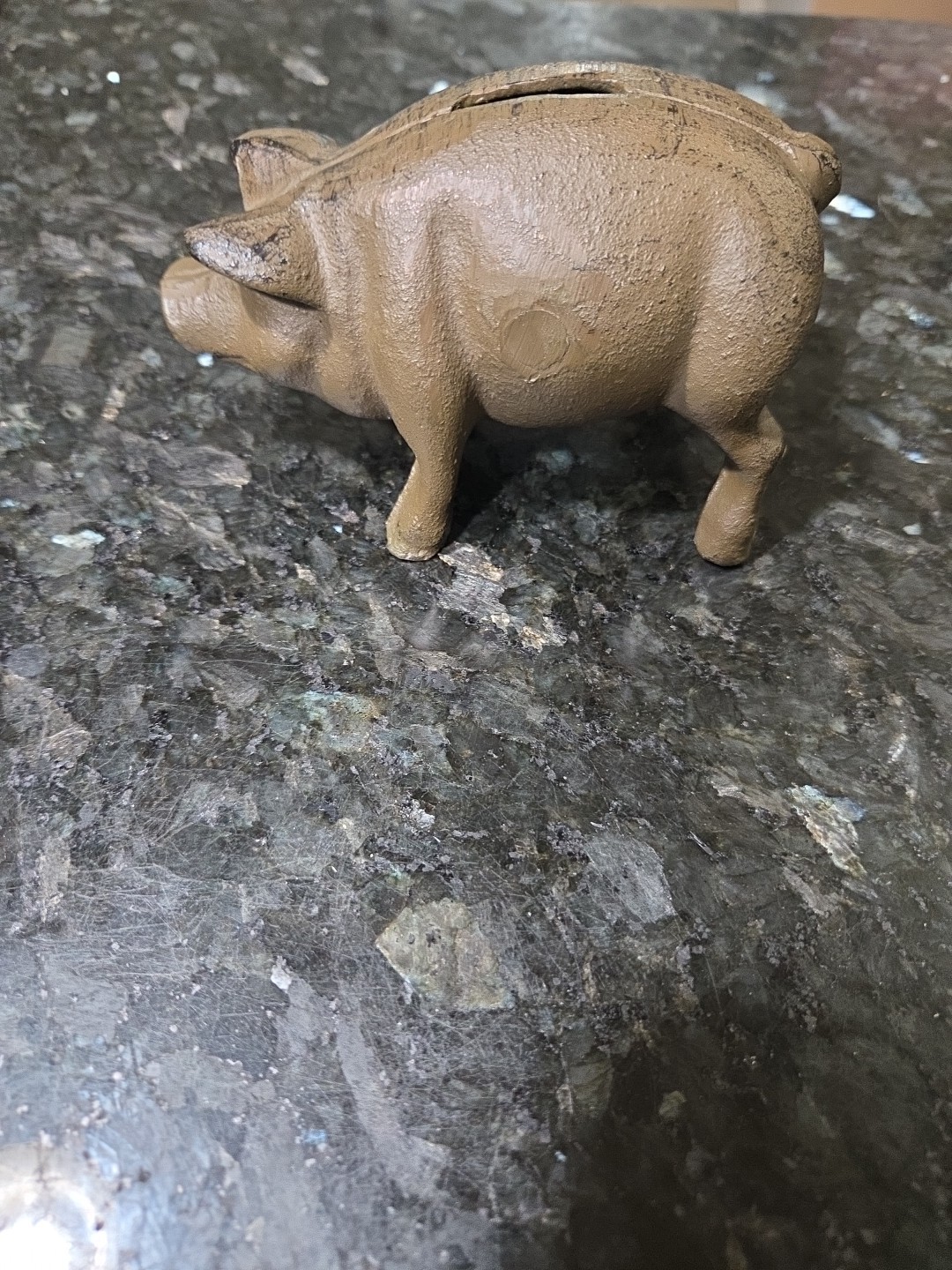 ANTIQUE / VINTAGE CAST IRON PIG PIGGY BANK 3''TALL 5'' LONG 1.9 LBS.